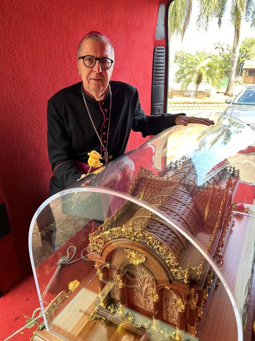 Foto | Homilia de Dom Milton Em Franca sobre as relíquias de Santa Teresinha