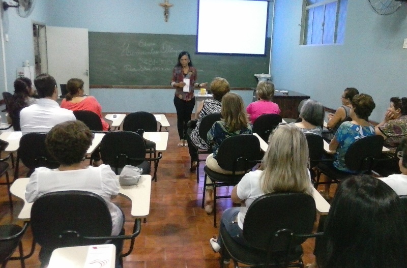 Captadora de Doadores do Hemocentro de Olímpia profere palestra a agentes da Pastoral da Saúde