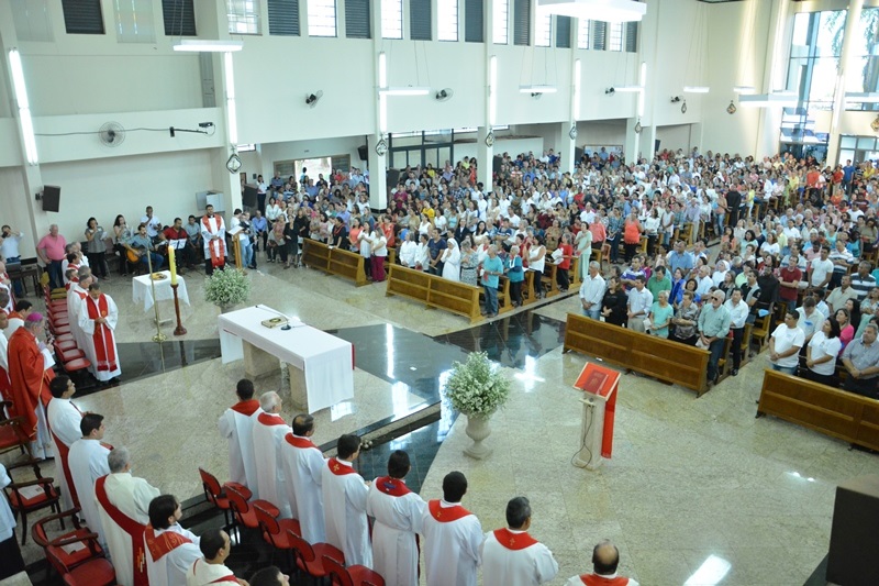 1ª Carta Pastoral de Dom Milton é lançada na Missa da Unidade Diocesana