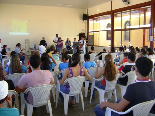 1º ENCONTRO DO SETOR JUVENTUDE DA PARÓQUIA SÃO LUÍS SUPERA EXPECTATIVAS