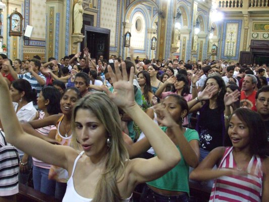 VIGÍLIA DA JUVENTUDE SUPERA EXPECTATIVAS