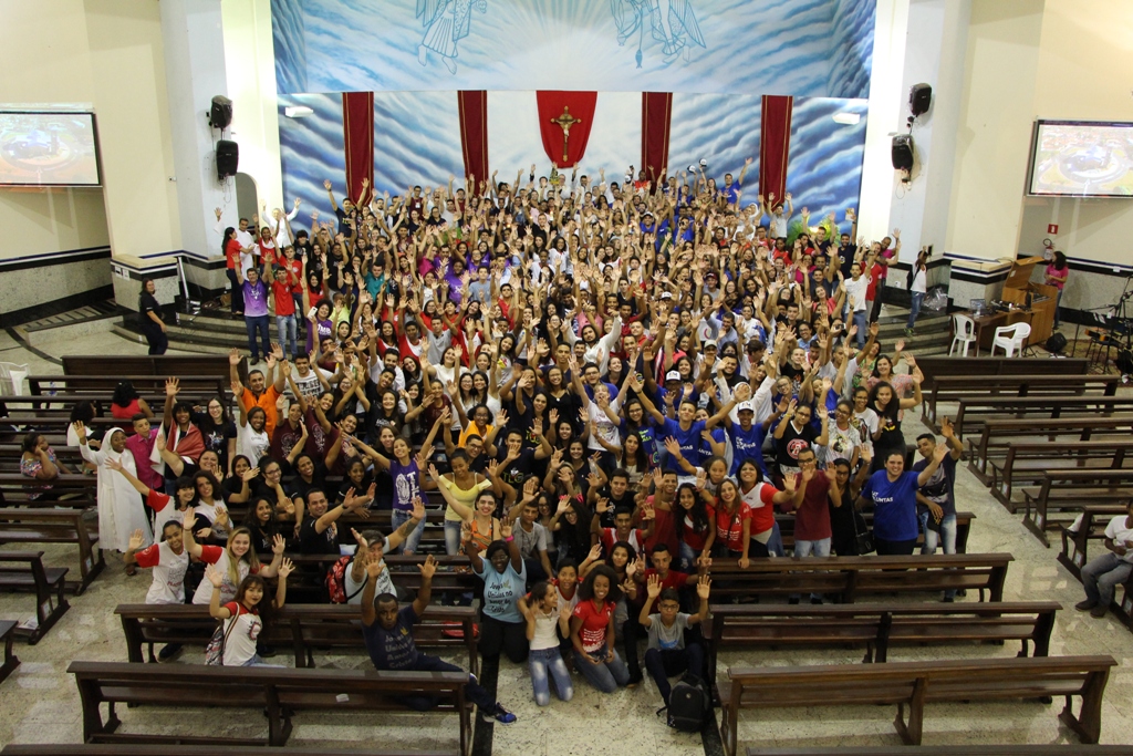 Foto | Cerca de 350 jovens participam da Vigília da Juventude na Minibasílica