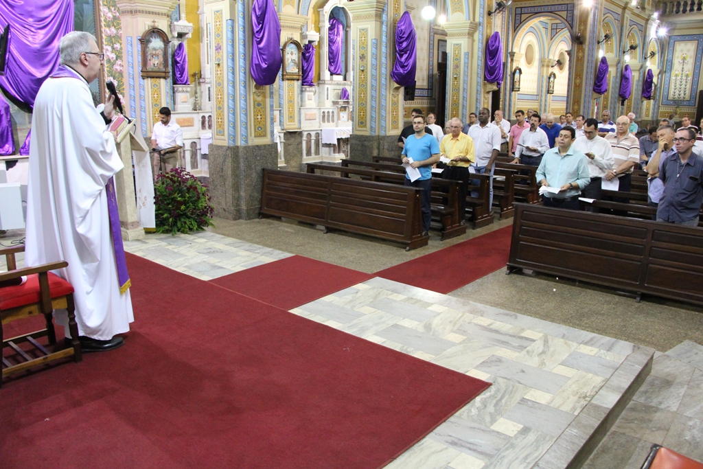 Foto | Dom Milton preside hoje a Missa do Crisma na Catedral