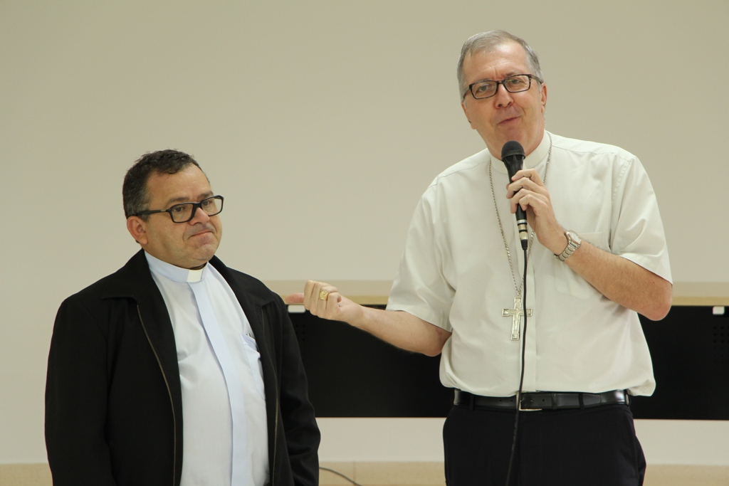 Foto | Dom Milton apresenta ao clero o novo vigário judicial do Tribunal Eclesiástico