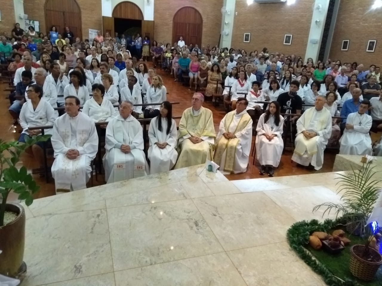 Foto | Paróquia N. Sra. Aparecida de Guaíra celebra missa em ação de graças com despedida da Congregação dos Padres Doutrinários