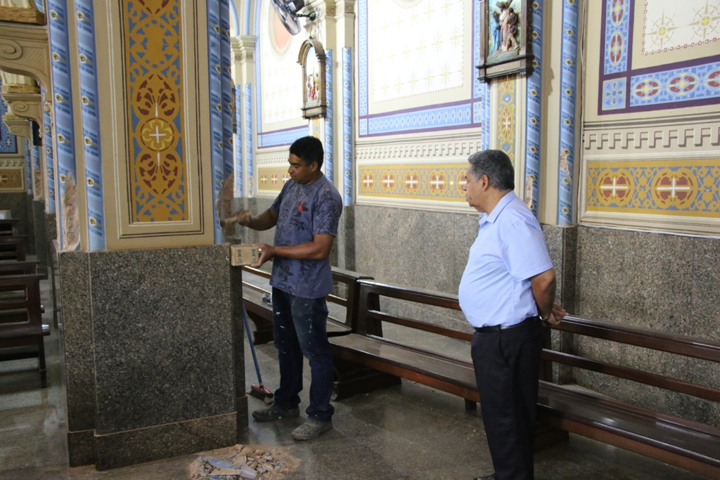 Foto | Catedral Diocesana passa por restauração de pinturas