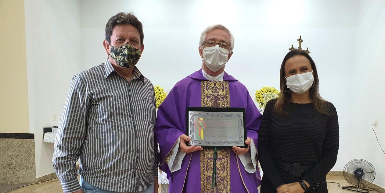 Padre Antônio recebe Comenda Chico Barreto e inicia despedida da Paróquia São João Batista de Barretos