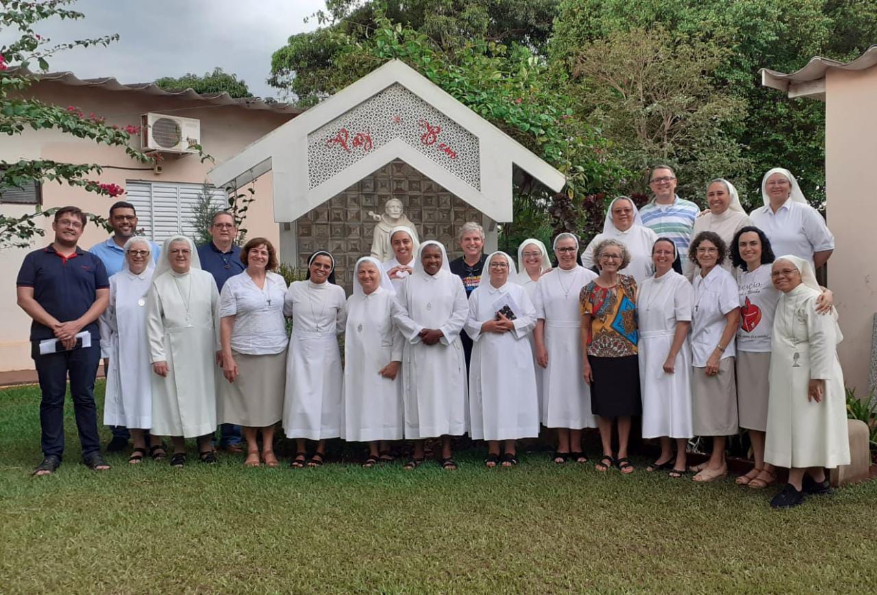 Núcleo da CRB de Barretos promove encontro com consagrados na Cidade de Maria