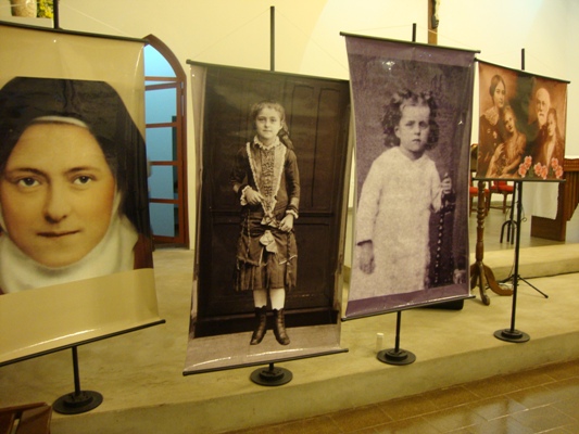 CONGREGAÇÃO E LEIGOS SERVOS DE SANTA TERESINHA CELEBRARAM A PADROEIRA