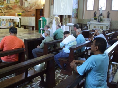 TERÇO DOS HOMENS: Paróquia N. S. do Rosário realiza todas as quartas-feiras o Terço dos Homens