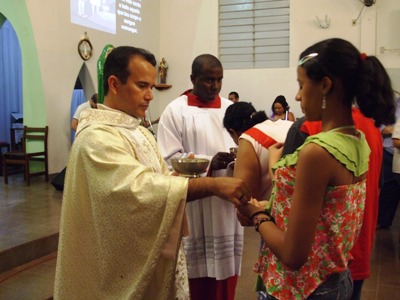 PADRE HAMILTON CELEBROU SUA 1ª MISSA NA PARÓQUIA SANTA ANA