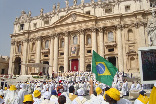 CERCA DE VINTE MIL PESSOAS PARTICIPAM DO ENCERRAMENTO DO ANO SACERDOTAL NA PRAÇA DE SÃO PEDRO