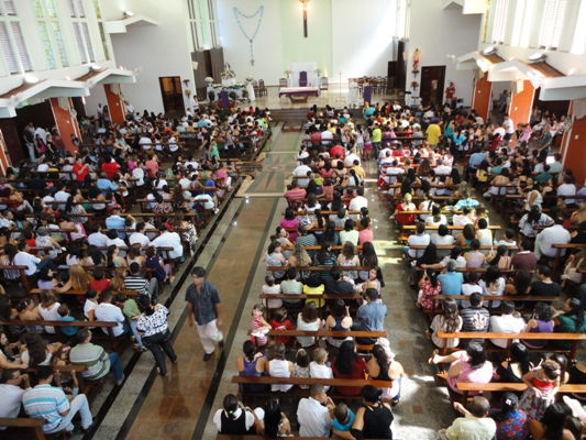 PARÓQUIA SÃO SEBASTIÃO ENCERRA NOVENA COM GRANDE NÚMERO DE FIÉIS