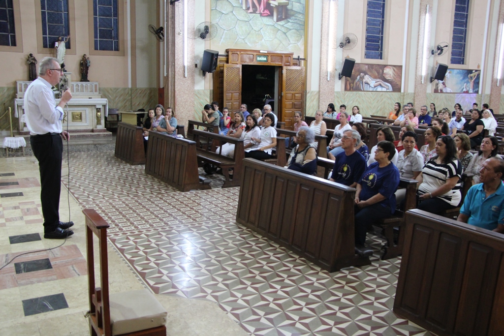 150 pessoas participam da Vigília pelo Ano Santo da Misericórdia