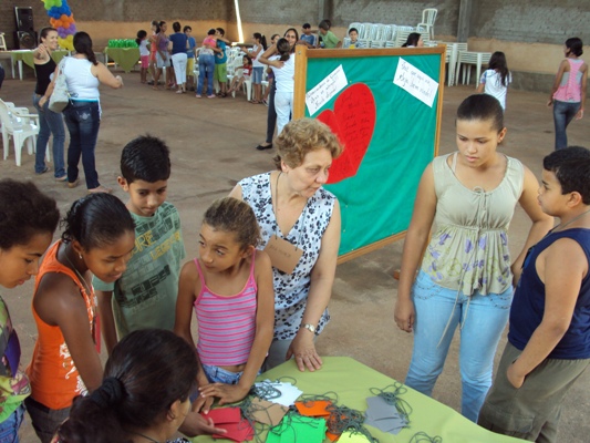 CATEQUISTAS REALIZAM GINCANA COM CRIANÇAS EM COLÔMBIA