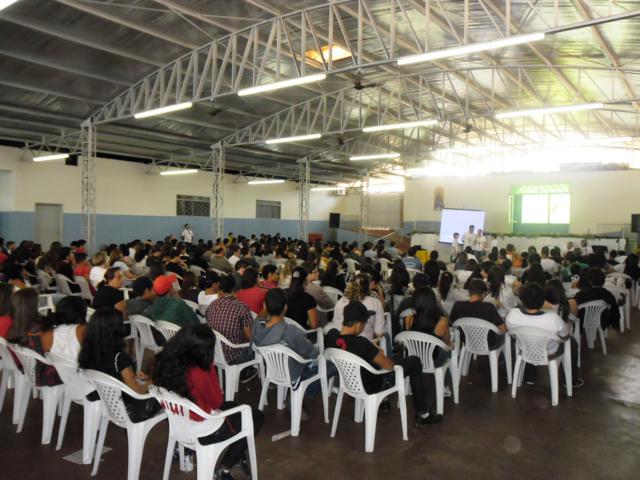 Mais de 300 crismandos participam de evento em Olímpia