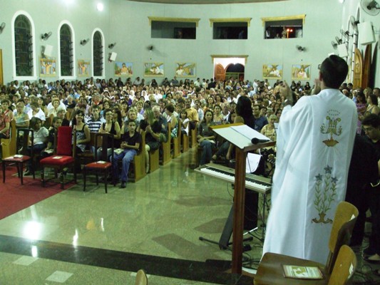 THIAGO E TULIO SÃO ORDENADOS DIÁCONOS PARA A IGREJA