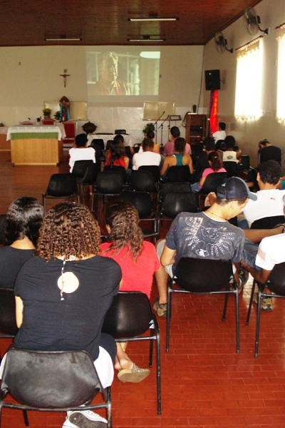 PASTORAL DA JUVENTUDE DA CATEDRAL REALIZOU CINE JOVEM