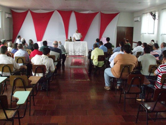 ENCONTRO DE ESPIRITUALIDADE DO CLERO E MISSA DOS SANTOS ÓLEOS EM MORRO AGUDO