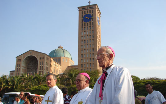 VÍDEO REPORTAGEM DE MISSA E CONFRATERNIZAÇÃO DE DOM PEDRO FRÉ EM APARECIDA