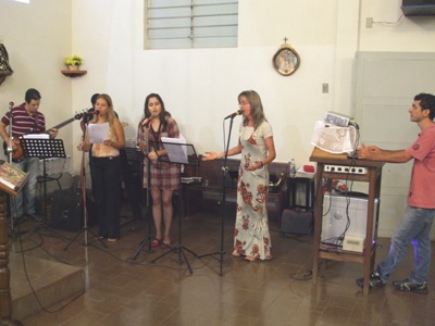 VEJA AS FOTOS DA VIGÍLIA DE PENTECOSTES NA PARÓQUIA SANTA ANA DE BARRETOS