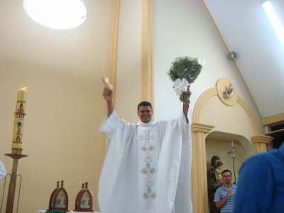 PADRE EMERSON COMEMOROU 1 ANO DE ORDENAÇÃO PRESBITERAL EM MORRO AGUDO