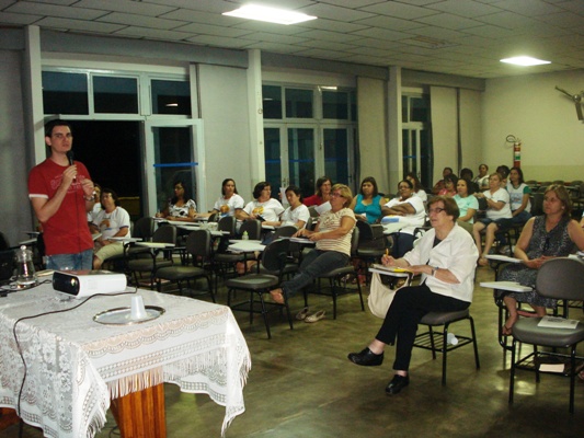 TEOLOGIA DO ESPAÇO E ESPIRITUALIDADE É TEMA DE FORMAÇÃO PARA CATEQUISTAS NA CIDADE DE MARIA