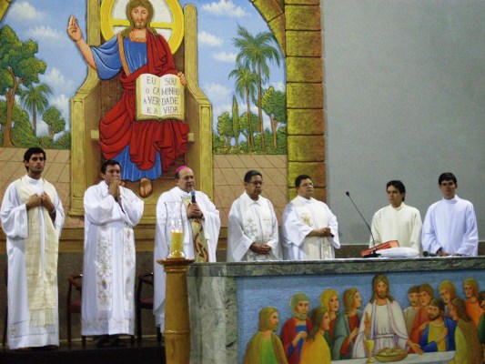 TRÍDUO PREPARA ORDENAÇÃO DOS SEMINARISTAS THIAGO E TÚLIO