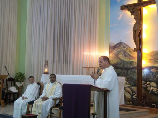 Comunidade paroquial de Miguelópolis comemora os aniversários do Pe. Ronaldo Candido