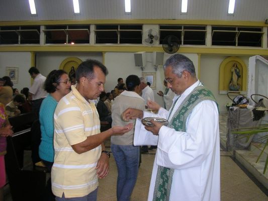 MIGRANTES DO PIAUÍ QUE VIVEM EM MORRO AGUDO FORAM VISITADOS PELO BISPO DA  DIOCESE DE OEIRAS