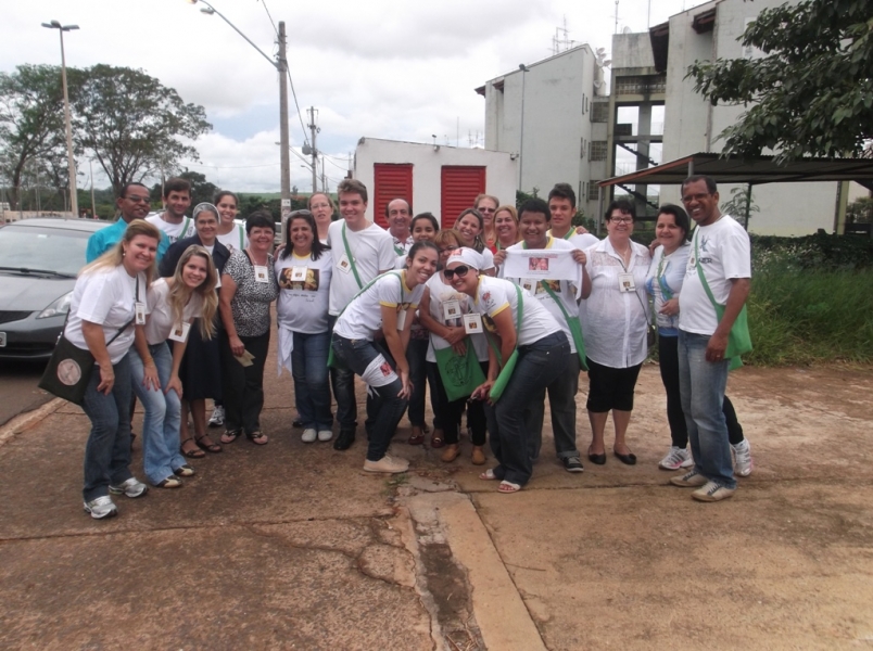 Formação prepara missionários que visitarão residências de bairro onde será instalada nova paróquia em Barretos