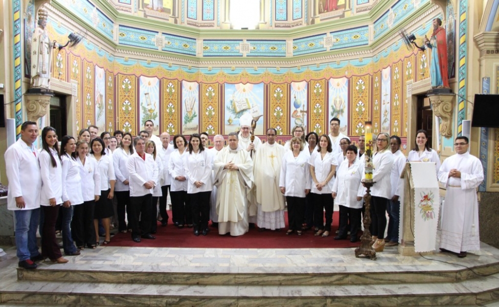 Bispo diocesano institui 35 novos Ministros Extraordinários da Comunhão Eucarística em Barretos